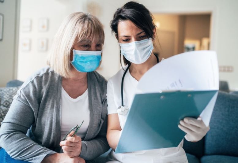 Doctor discussing Vein Screening Procedure to patient at Phoenix, AZ