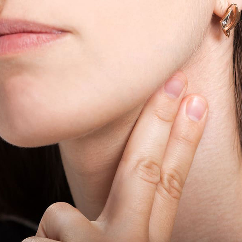girl with two fingers on neck for pulse