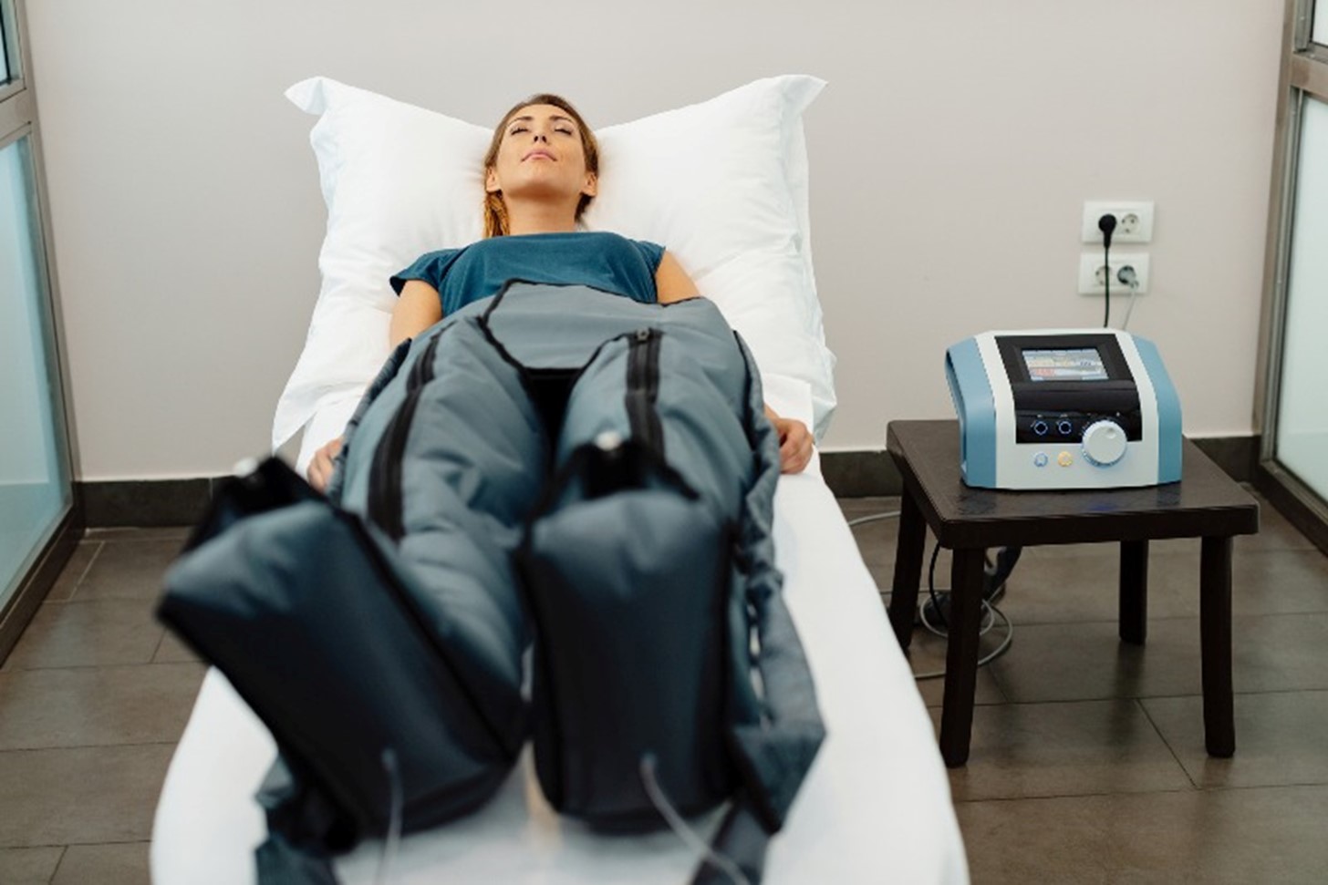A woman receiving compression therapy on her legs by Arizona Vein & Laser Institute